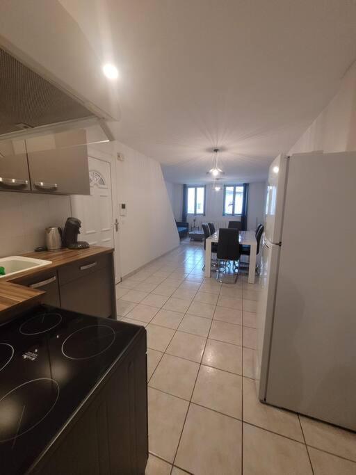 Appartement Sur La Place De Poncin 外观 照片